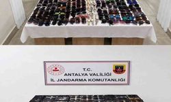 Antalya'da gümrük kaçağı güneş gözlüğü ve saatler ele geçirildi