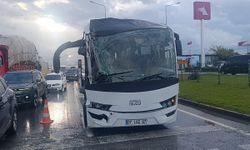 Antalya'da otel servisinin karıştığı zincirleme kazada 4 personel yaralandı
