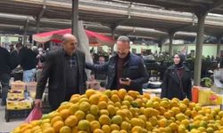 Ardahan Valisi Yamlı ve eşi pazar tezgâhlarını gezerek alışveriş yaptı