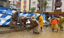Ayazağa'da sel sonrası temizlik çalışmalarına jandarma da katıldı