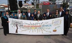 Ayvalık'ta 21. Uluslararası Zeytin Hasat ve Turizm Festivali coşkuyla başladı