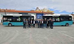 Başkan Yüksel, elektrikli otobüsleri tanıtmak için direksiyon başına geçti