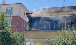 Bolu'da balkon yangını paniğe neden oldu