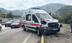Burdur'da ambulansın karıştığı zincirleme kaza: 7 hafif yaralı