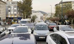 Bursa'da sabah namazı yoğunluğu: Trafik tek şeride düştü