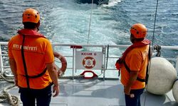 Çanakkale Boğazı'nda sürüklenen teknedeki 2 kişi kurtarıldı