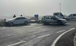 Çorum'da iki otomobil çarpıştı: 3 yaralı
