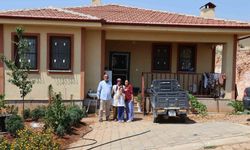 Depremzede aile yeni köy evinde hayata yeniden tutundu