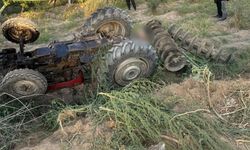 Devrilen traktörünün altında kalan çiftçi hayatını kaybetti