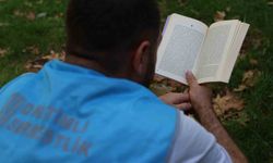 Diyarbakır'da yükümlüler mekan mefhumuna bakılmaksızın kitap okuyor