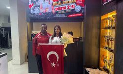 Dünya ikincisi Hilal Bayhan'a coşkulu karşılama