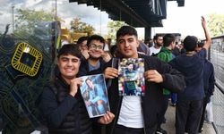 Ederson, imza gününde sarı-lacivertli taraftarla buluştu