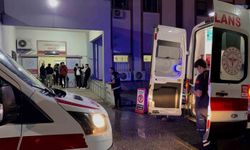 Elektrik işçilerine araç çarptı: 1'i ağır 2 yaralı