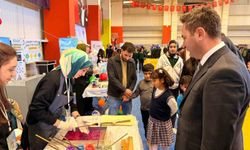 Erciş'te Bilim Şenliği: Öğretmen çiftin öncülüğünde genç zihinler bilimle parladı