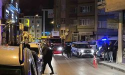 Erzurum'da hareketli gece: Çatıya çıkan firari şahıs ikna edilerek gözaltına alındı