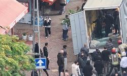 Esenyurt'ta iki işçinin üzerine cam devrildi: 1'i ağır 2 yaralı