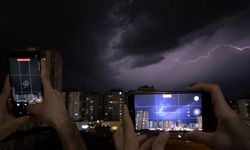 Gaziantep'te şimşekler geceyi aydınlattı