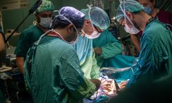 Henüz doğmamış bebeklere anne karnında operasyon gerçekleştirildi