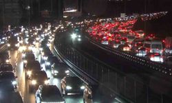 İBB Yol Bakım ve Onarım Dairesi tarafından iş çıkışı E5'te yol çalışması tepkilere neden oluyor