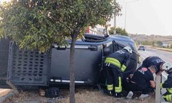 İçinde çocuk bulunan otomobili kaçırdı, yayaya ve 2 araca çarpıp kaçtı yakalandı