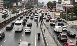 İstanbul'da yağmur trafiği kilitledi: Yoğunluk yüzde 89'a ulaştı