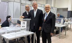 İZTO'da seçim heyecanı: İlk oyu Başkan Özgener kullandı