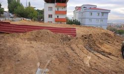 Kahramanmaraş'ta temel kazısında çöken alan ve yol toprakla dolduruldu