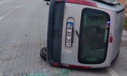 Karabük'te çarpışan otomobillerden biri devrildi: 1 yaralı