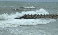 Karadeniz yükselmeye başladı balıkçılar barınağa sığındı