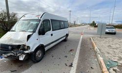 Karaman'da minibüsle otomobil çarpıştı: 1 yaralı
