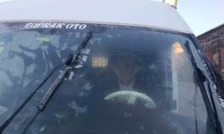 Kars eksi 6'yı gördü, araçların camları buz tuttu