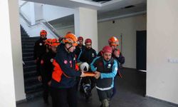 Kars'ta afet tatbikatı gerçeğini aratmadı: Minikler güvenli alanlara koştu