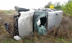 Kastamonu'da yoldan çıkan hafif ticari araç şarample yuvarlandı: 3 yaralı