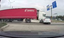Kırmızı ışıkta kavşağa dalan tır otomobile çarptı: 2 yaralı