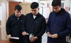 Kırşehir'de meslek lisesi öğrencileri endüstriyel robot kol üretimine başladı