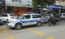 Kız arkadaşını kafasından vurdu