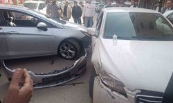 Kurtalan'da trafik kazasında araçlarda maddi hasar meydana geldi
