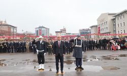 Muş'ta Cumhuriyet Bayramı coşkusu çelenk töreni ve yürüyüşle başladı