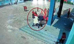 Nefes borusuna mandalina parçası kaçan öğrenciyi müdür yardımcısının kurtardığı anlar kamerada