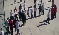 Öğretmenin hayat kurtaran manevrası güvenlik kamerasında