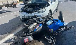 Otomobil jandarma motosikletine çarptı, uzman çavuş yaralandı