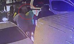 Park halindeki araca çarptı, ihbara gelen polise kafa attı: Alkollü sürücü gözaltına alındı