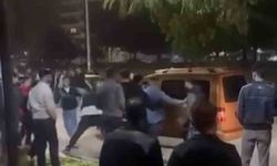 Parkta gençlerin kavgası kameraya yansıdı