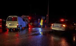 Sakarya'da şiddetli yağışta D-650'de ulaşım durdu, araçlar mahsur kaldı