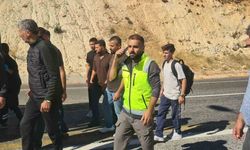 Siirt'te ponza yüklü tır devrildi: 1 ağır yaralı