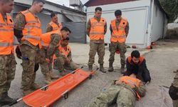 Şırnak'ta enkazda arama ve kurtarma eğitimleri sürüyor