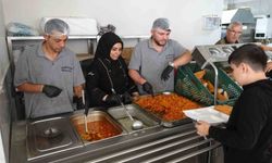 Sorgun'da aşevi hizmeti hem yaşlıların hem öğrencilerin yüzünü güldürüyor