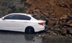 Sultangazi'de yağmurun etkisiyle duvar çöktü