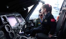 Uçakları camdan izliyordu, TEKNOFEST'te kokpite oturdu: 6 yaşındaki Meryem'in F-16 hayali