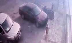 Vitesi karıştıran sürücü kaldırımda oturan şahsa çarptı